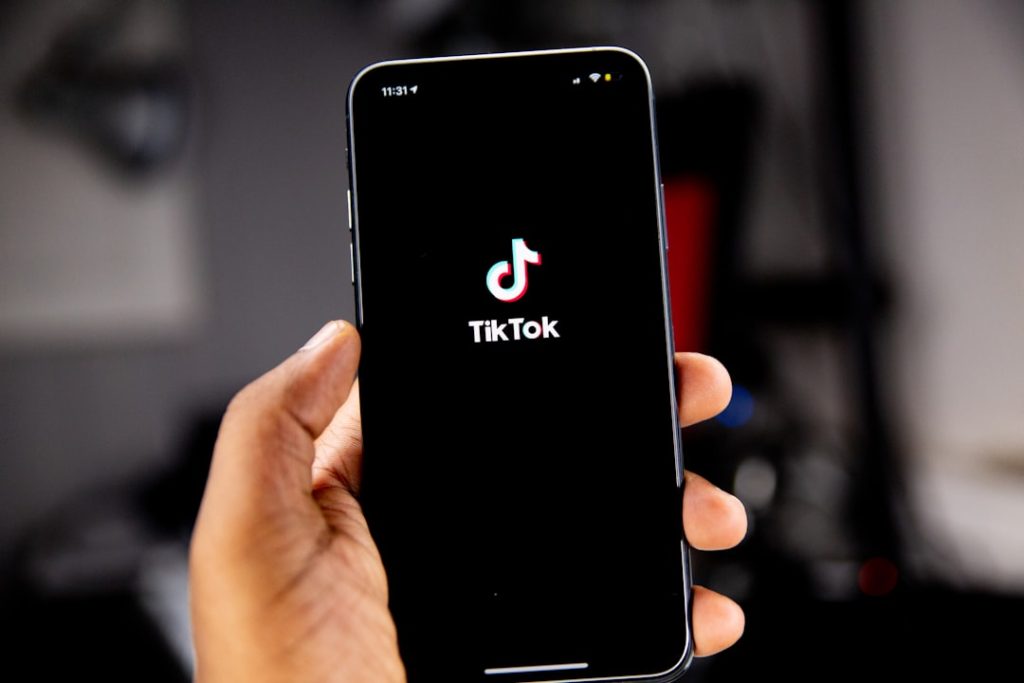 Por que seu TikTok parou de crescer em 2026 e como recuperar engajamento quando bate no patamar