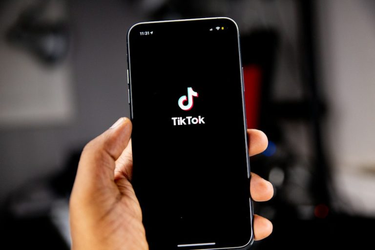Crescimento Comprado no TikTok em 2026: Como Transformar Seguidores em Views Reais